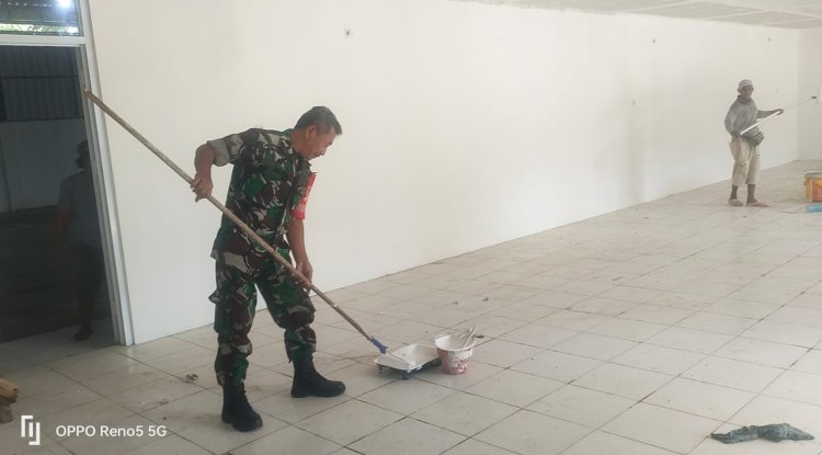 Babinsa Koramil 12 Sigaluh Awasi Pembangunan KDKMP di Desa Kemiri