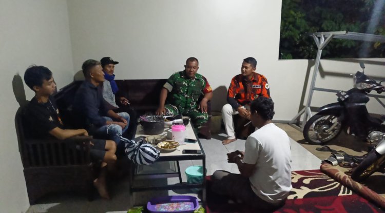 Babinsa Koramil 11 Punggelan Bersama Ormas Dan Warga Laksanakan Patroli Malam Hari