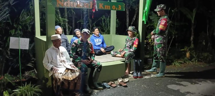 Babinsa Koramil 18 Pagentan Melaksanakan Patroli Malam Guna Memastikan Keamanan