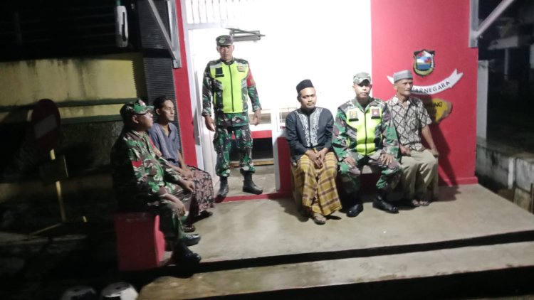 Babinsa Bersama  tokoh masyarakat ketua RT dan RW Desa Purwareja Klampok