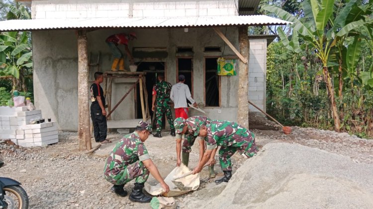 Danramil 11 Punggelan pimpin Bangun RTLH Bapak Tursino di Petuguran