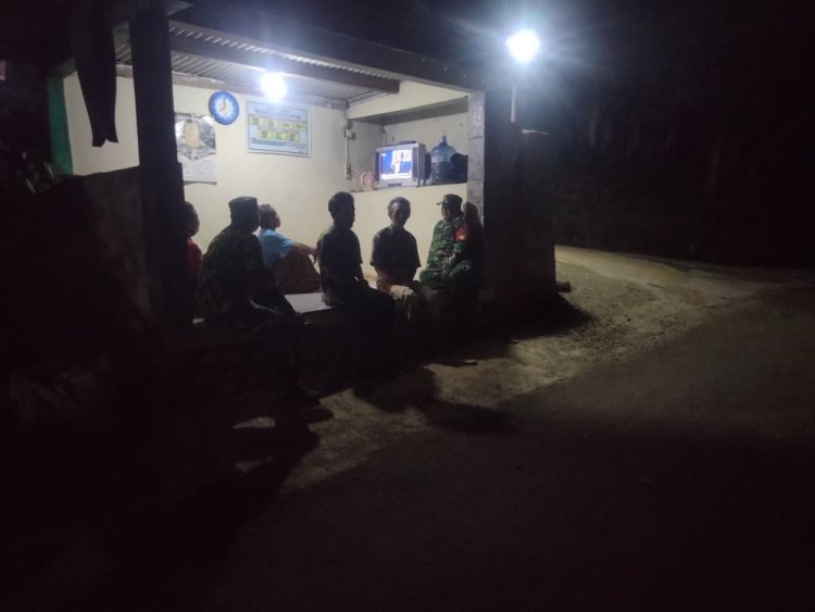 Patroli di Pos Kamling Desa kutawuluh