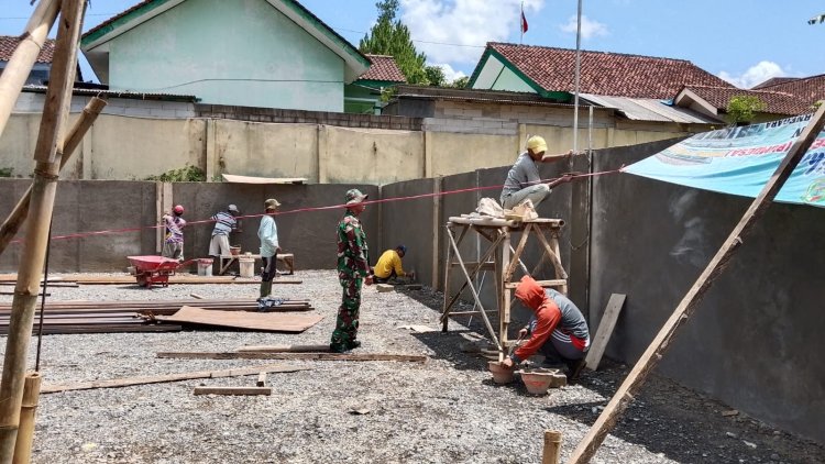 Pembangunan KDKMP Desa Pakelen Masuki Tahap Lanjutan Pengacian Dinding