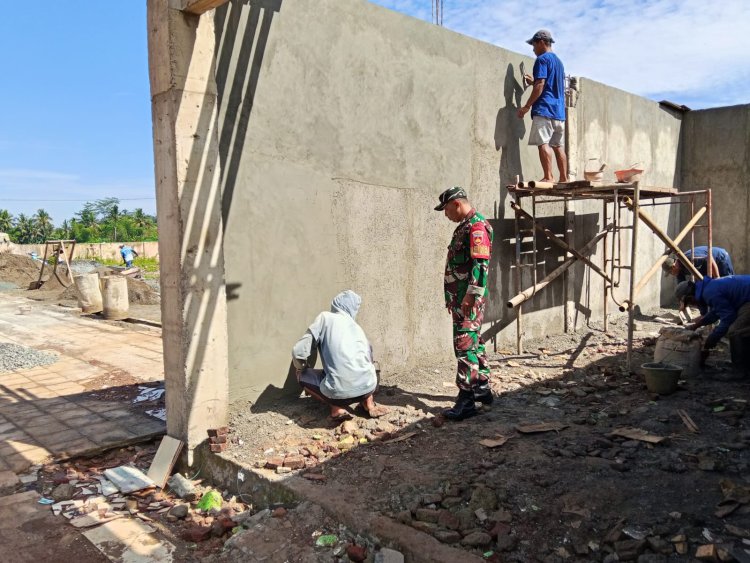 Babinsa Koramil 07 Mandiraja Awasi Progres Pembangunan KDKMP di Desa Somawangi