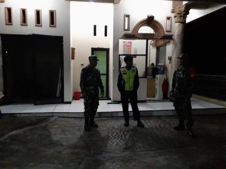 BABINSA KORAMIL 18/PAGENTAN MELAKSANAKAN PATROLI MALAM