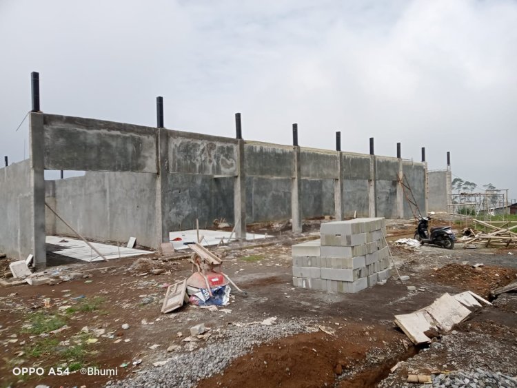 Babinsa Koramil 05 Batur Awasi Pembangunan KDKMP di Desa Sumberejo