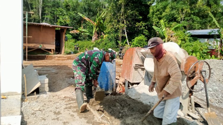 Babinsa Koramil 12 Sigaluh Dampingi Pembangunan KDKMP di Desa Tunggara