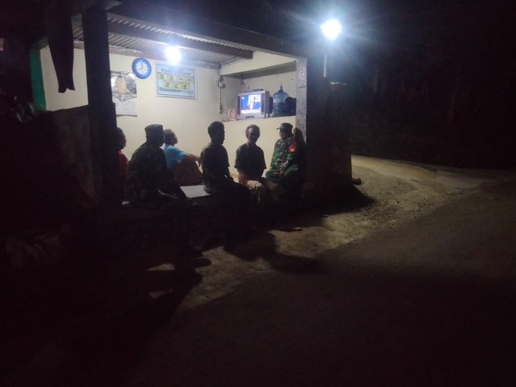 Patroli di Pos Kamling Desa kutawuluh