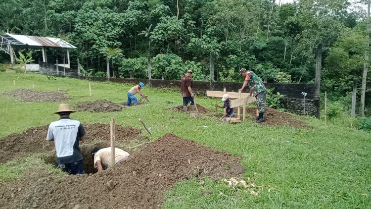 Babinsa Koramil 18 Pagentan Awasi Pembangunan KDKMP di Desa Kayuares