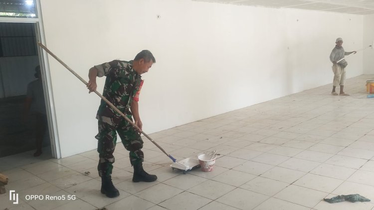 Babinsa Koramil 12 Sigaluh Awasi Pembangunan KDKMP di Desa Kemiri