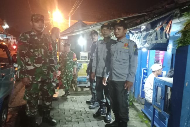 Patroli Gabungan TNI Perkuat Siskamling dan Sosial
