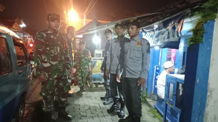 Patroli Gabungan TNI Perkuat Siskamling dan Sosial