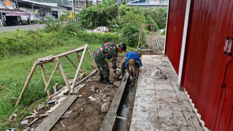 Babinsa Karangkobar Awasi Pembangunan KDKMP di Desa Leksana