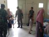 Babinsa Koramil 04 Karangkobar Bantu Bidan Desa Dampingi Giat Posyandu Balita