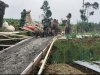 Terus Dukung Program Ketahanan Pangan Koramil Gotong Royong Dengan Masyarakat Pengecoran Jalan Usaha Tani  