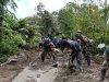 Danramil 06 Kalibening gotong royong bersama warga melaksanakan pembangunan Jalan Usaha Tani