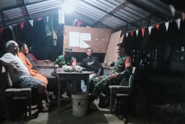 Babinsa Koramil 10 Bawang Intensifkan Patroli Siskamling di Desa Bandingan