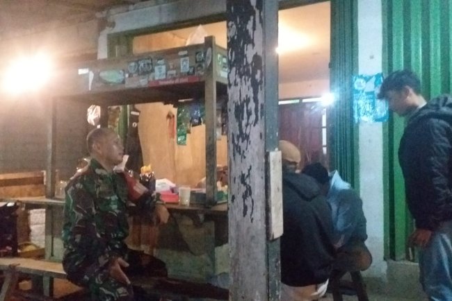 Babinsa Koramil 13 Banjarmangu Melaksanakan  Patroli Rutin Jaga Keamanan Wilayah