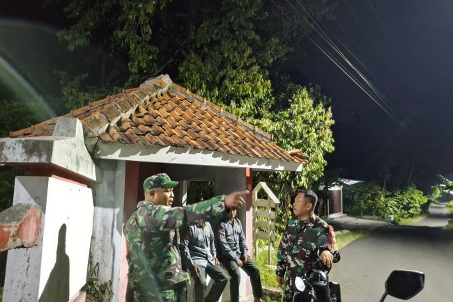 Patroli Gabungan TNI Perkuat Siskamling dan Keamanan Wilayah