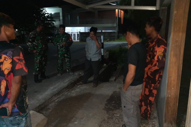 Babinsa Melaksanakan Patroli Dan Pemantauan Kegiatan Sistem Keamanan Lingkungan