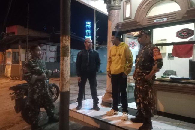 Lingkungan Aman Wargapun Nyaman Babinsa Rutin Laksanakan Patroli Malam