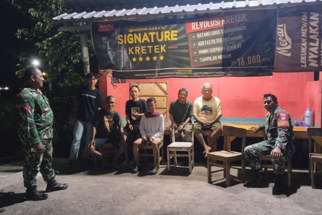 Patroli Siskamling Cegah Gangguan Kamtibmas