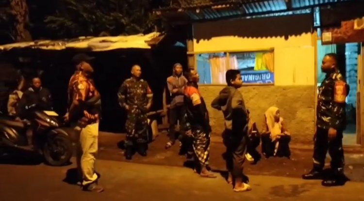 Koramil 11 Punggelan Sinergi Patroli Siskamling Sasar Bahaya Narkoba dan Judi Online
