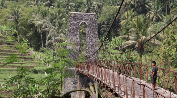 Doa Bersama Tandai Dimulainya Rehab Jembatan Perintis Garuda di Desa Kincang