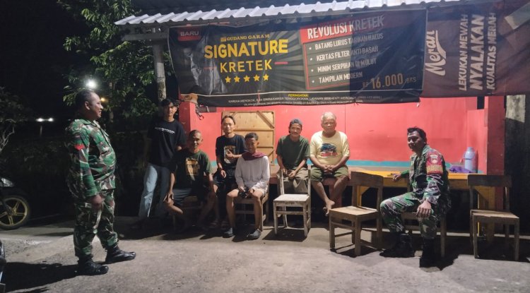 Patroli Siskamling Cegah Gangguan Kamtibmas