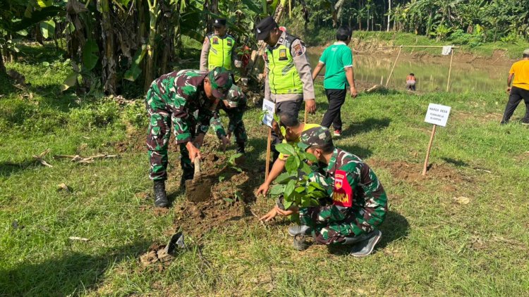 Koramil 02 Klampok Bersama Forkopimcam dan Siswa SMAN 1 Purwareja Klampok Gelar Aksi Penghijauan di Bantaran Sungai Serayu