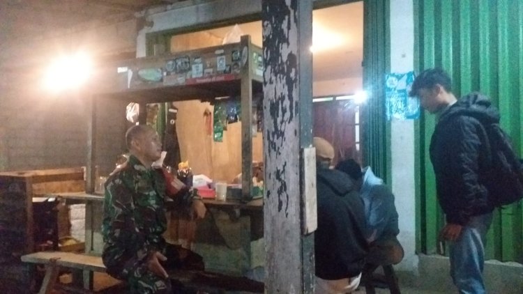 Babinsa Koramil 13 Banjarmangu Melaksanakan  Patroli Rutin Jaga Keamanan Wilayah