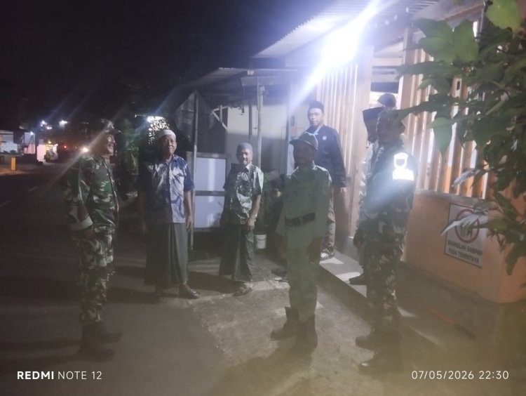 Danposramil Pagedongan Beserta Babinsa Dan Warga Gelar Patroli Siskamling