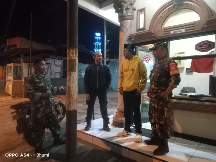 Lingkungan Aman Wargapun Nyaman Babinsa Rutin Laksanakan Patroli Malam