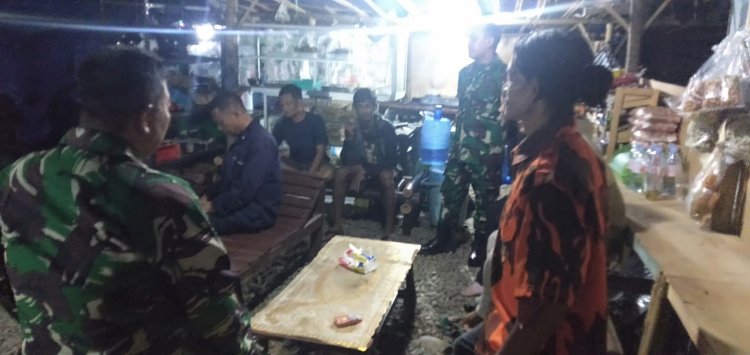 Patroli Malam Koramil 11 Punggelan Sosialisasikan Bahaya Miras Dan Narkoba
