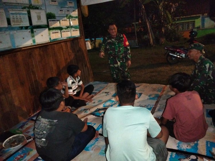 Tingkatkan Keamanan Babinsa Dengan Warga Melaksanakan Siskampling Di Wilayah Binaan