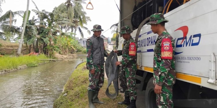 Pascabencana Longsor Koramil 10 Bawang Kawal Pengairan Irigasi Darurat di Desa Gemuruh