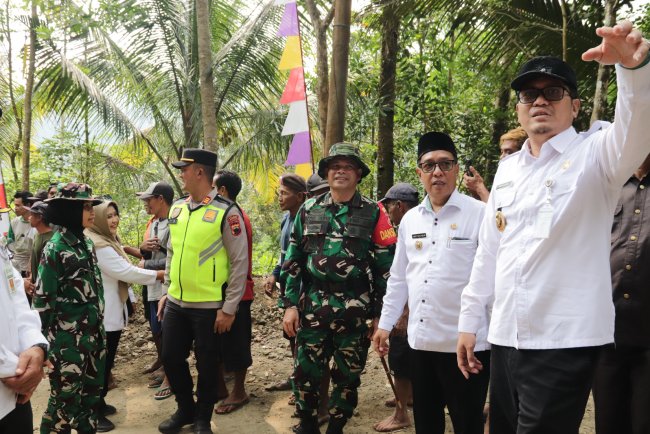 Menapaki Harapan dari Dusun Kunir Dandim dan Forkopimda Tinjau Lokasi TMMD Reguler ke-129
