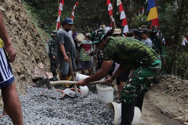 Jalan Harapan Mulai Terbentang TMMD Reguler ke-129 Wujudkan Akses Baru bagi Warga Gumelem Kulon