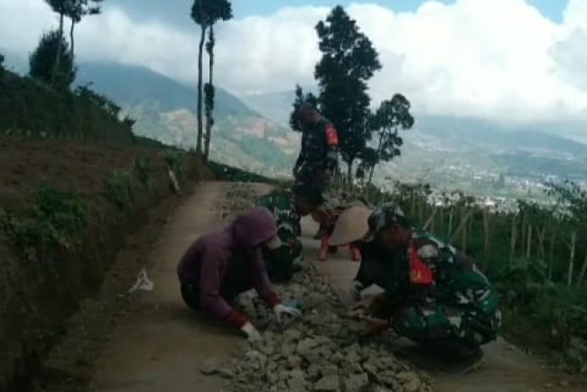 Permudah Akses Petani Koramil Bantu Pembangunan JUT