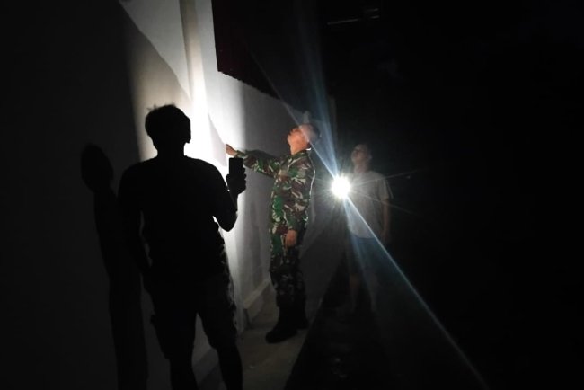 Babinsa Koramil 13 Banjarmangu Melaksanakan Patroli Bersama dengan Linmas dan Pemdes
