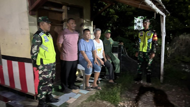 Koramil 02 Klampok Bersama Warga Dan Satlinmas Melaksanakan Kegiatan Siskamling