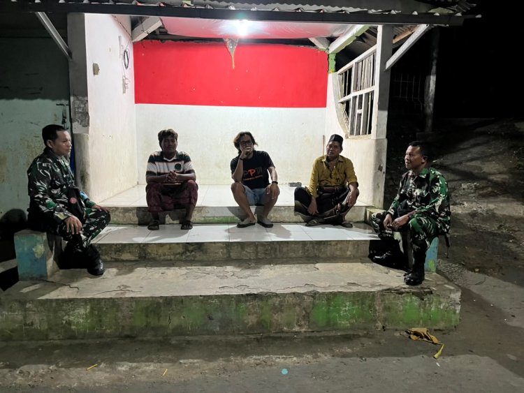 Jaga Kamtibmas Koramil 10 Bawang Intensifkan Patroli Siskamling di Desa Bawang