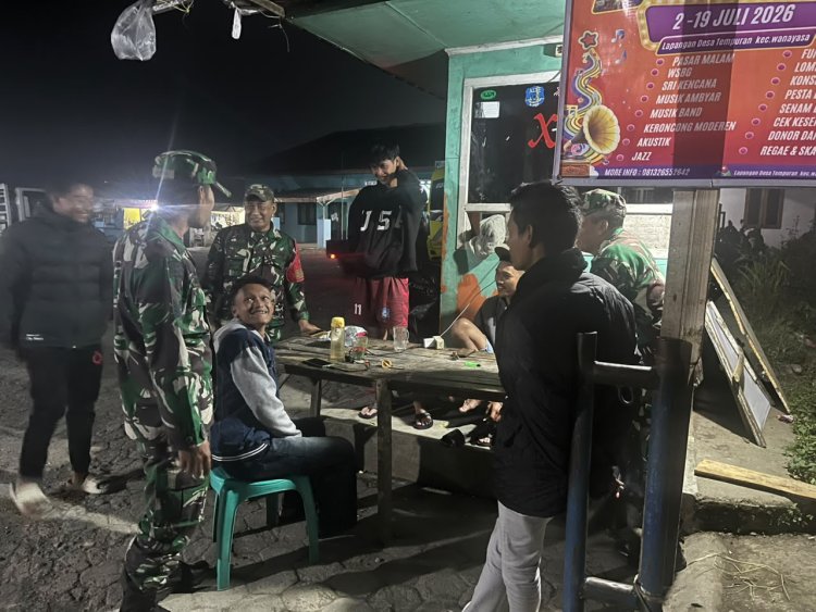 Wujud Nyata Kepedulian Dalam Menciptakan Keamanan Lingkungan Babinsa Koramil 17 Wanayasa melaksanakan Patroli Malam