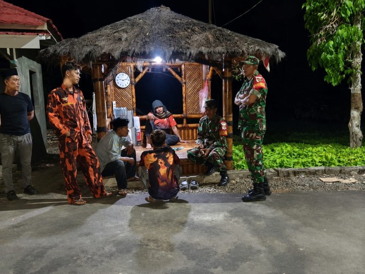 Babinsa Koramil 03/Wanadadi Laksanakan Siskamling Bersama Pemuda Pancasila dan Warga Desa Kasilib