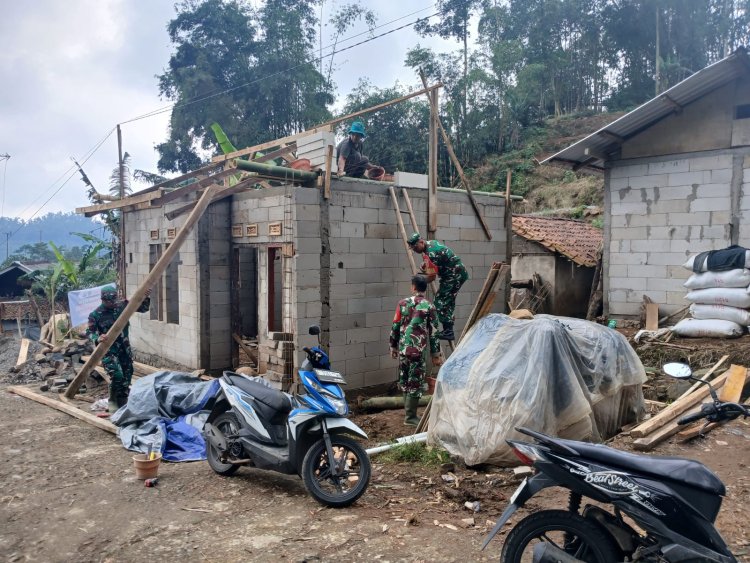 Anggota Koramil 17 Wanayasa Laksanakan Kerja Bakti membantu pembangunan RTLH warga Binaan