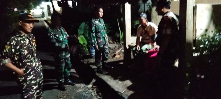 Guna Terciptanya suasana Aman Babinsa patroli bersama Linmas Patroli Siskamling
