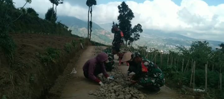 Permudah Akses Petani Koramil Bantu Pembangunan JUT