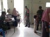 Babinsa Koramil 04/Karangkobar Bantu Bidan Desa Dampingi Giat Posyandu Balita