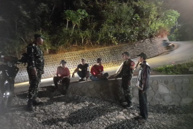 Babinsa Koramil 14 Madukara Laksanakan Patroli Siskamling Bersama Linmas