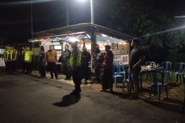 Ronda Malam Bersama TNI Warga dan Koramil 08/Purwonegoro Perkuat Keamanan Lingkungan